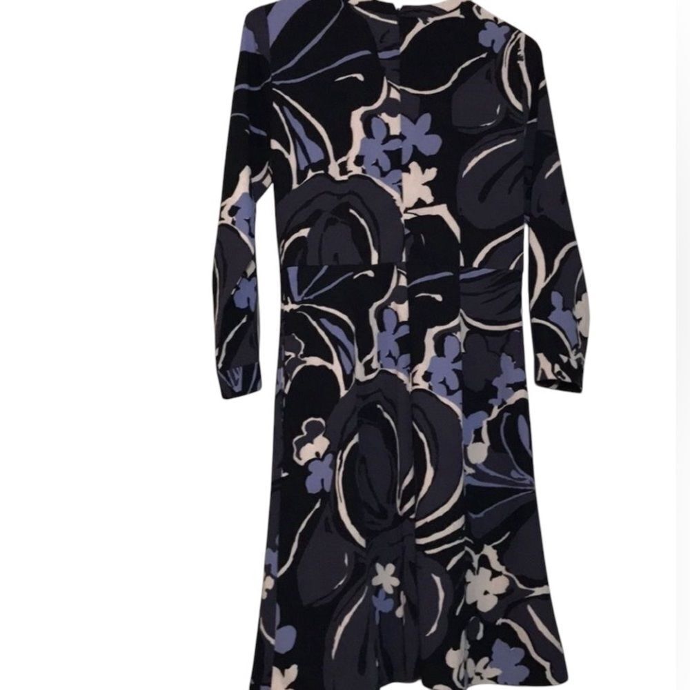 LOFT Paint Floral Flare Dress, size 0,
Poly/spandex, on-seam pockets - Picture 3 of 9